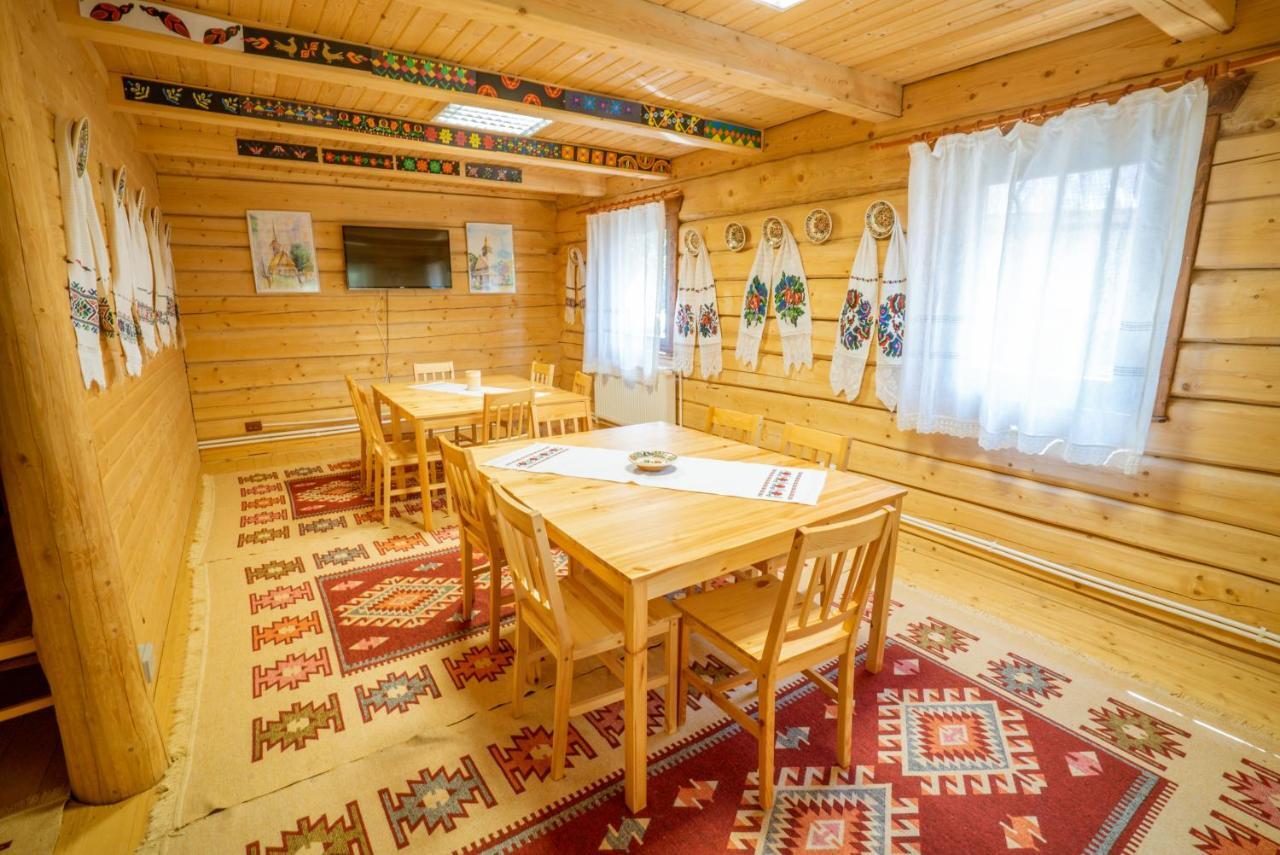 Casutele Din Moisei酒店 外观 照片